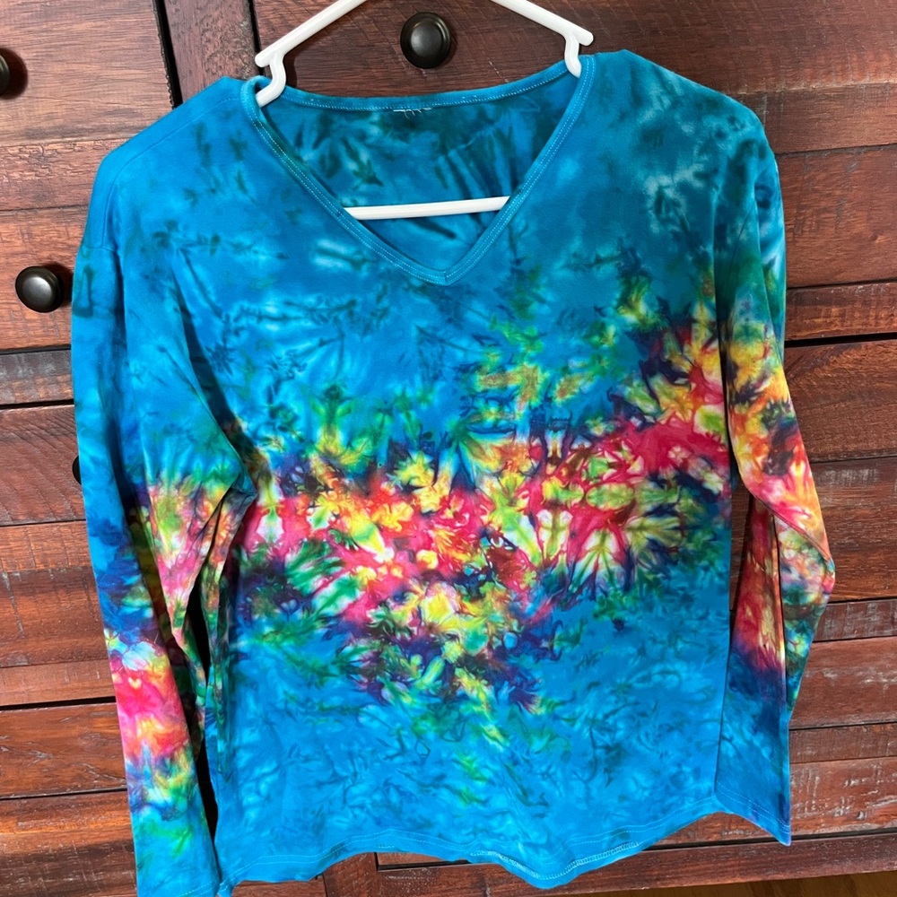 Colorful Tie-Dye V-Neck Long Sleeve Top